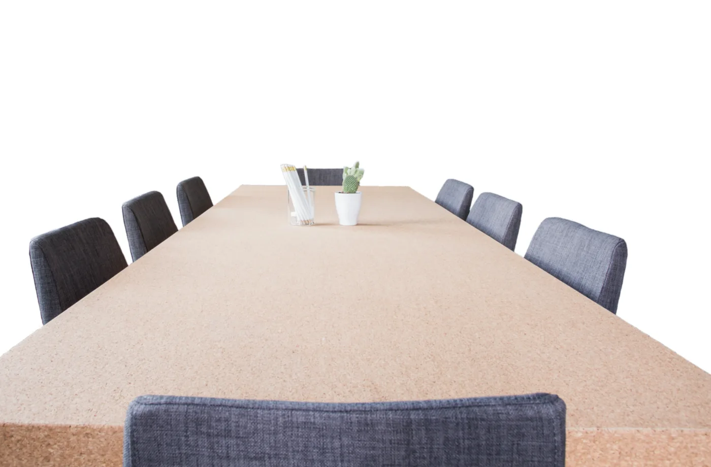 Mesa de reunión preparada para trabajo de equipo